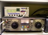 2m/70cm Eigenbaustation mit Doppel VFO. Darauf der Frequenzähler für eine genauere Sende und Empfangsfreqenzanzeige.