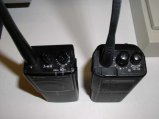 Links 15 Kan 2m HFG Stabo SC 390V und rechts 15 Kan 70cm HFG Motorola Radius GP 300. Beide Geräte mit einem zusätzlichen Kanalsuchlauf ausgestattet.
